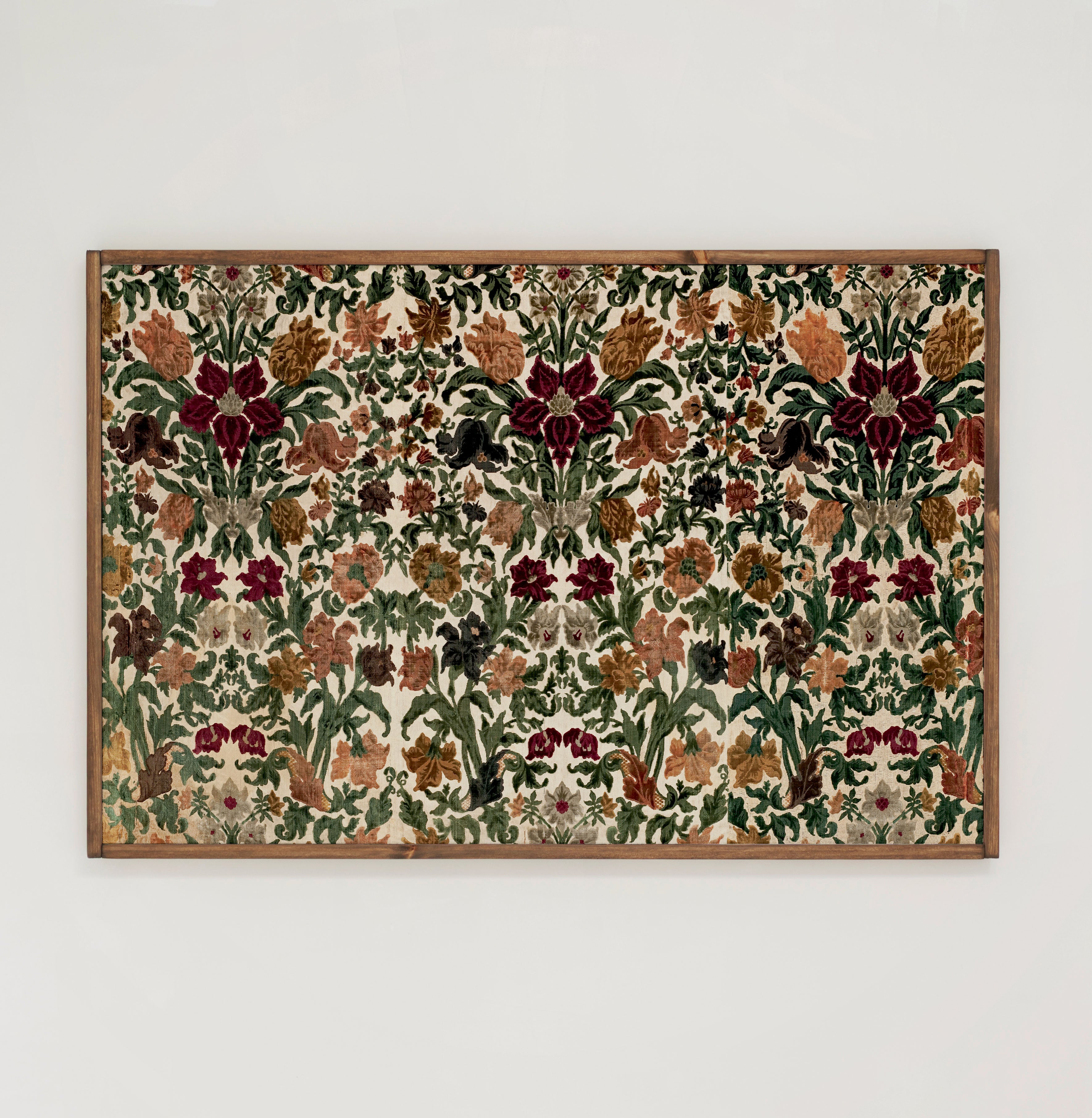 Christmas William Morris | Framed Wooden Art - Horizontal | 519
